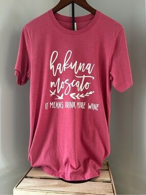 NWOT Hakuna Moscato It Means Drink More Wine Graphic Tee